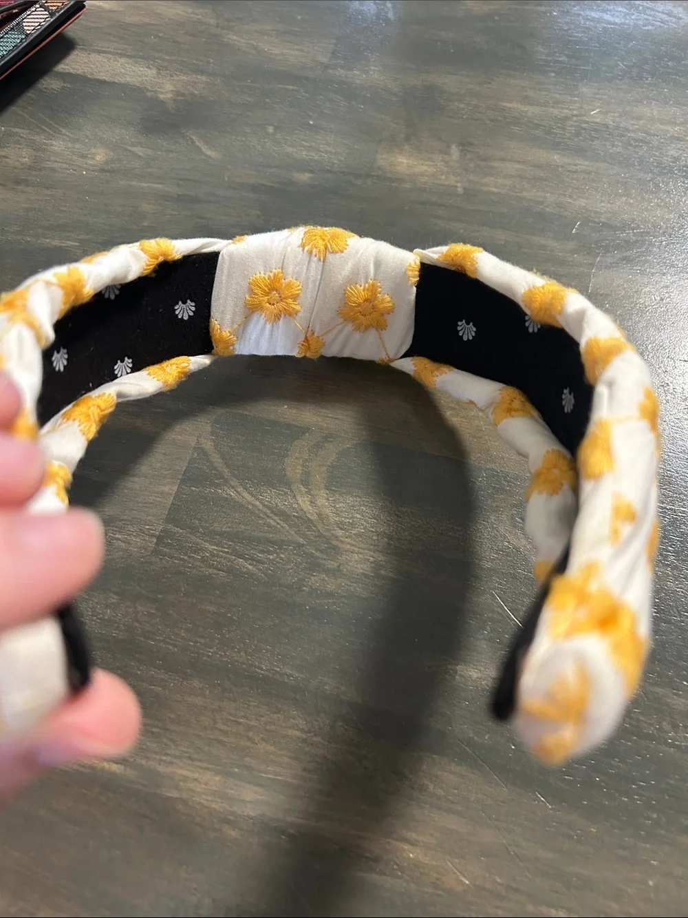 Lele Sadoughi Eyelet Daisy Embroidered Knot Headband